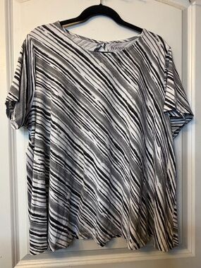 Roaman's 22/24 1X Petite Black & White Diagonal Stripe Short Sleeve Cotton Top